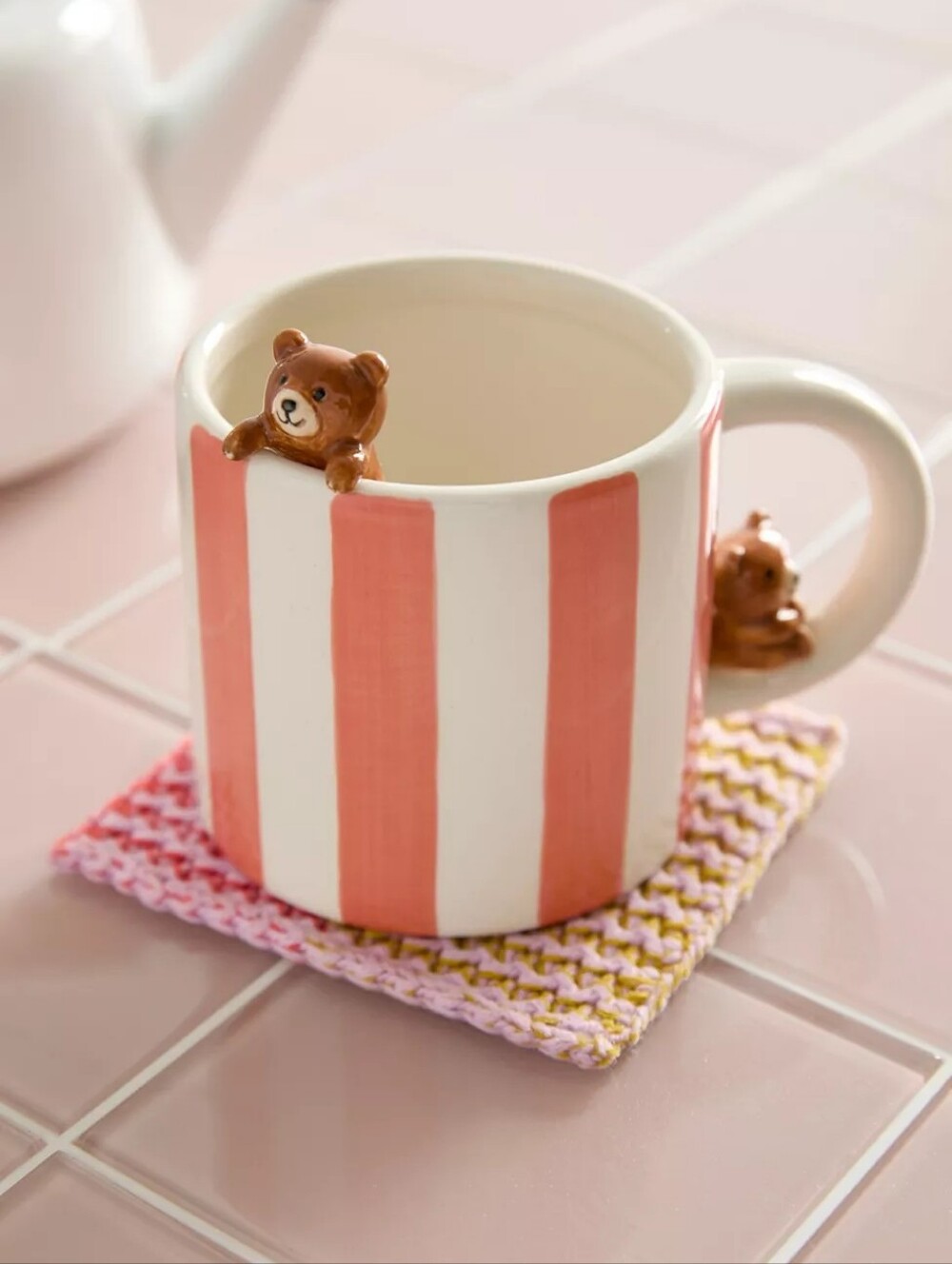 🪷NWT Urban Outfitters Animal Friends Ceramic Mug, Pink Stripe 14 oz 🌙